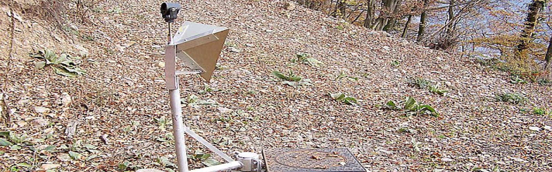 Séchilienne landslide: surface displacement monitoring with a radar corner reflector on top of a borehole